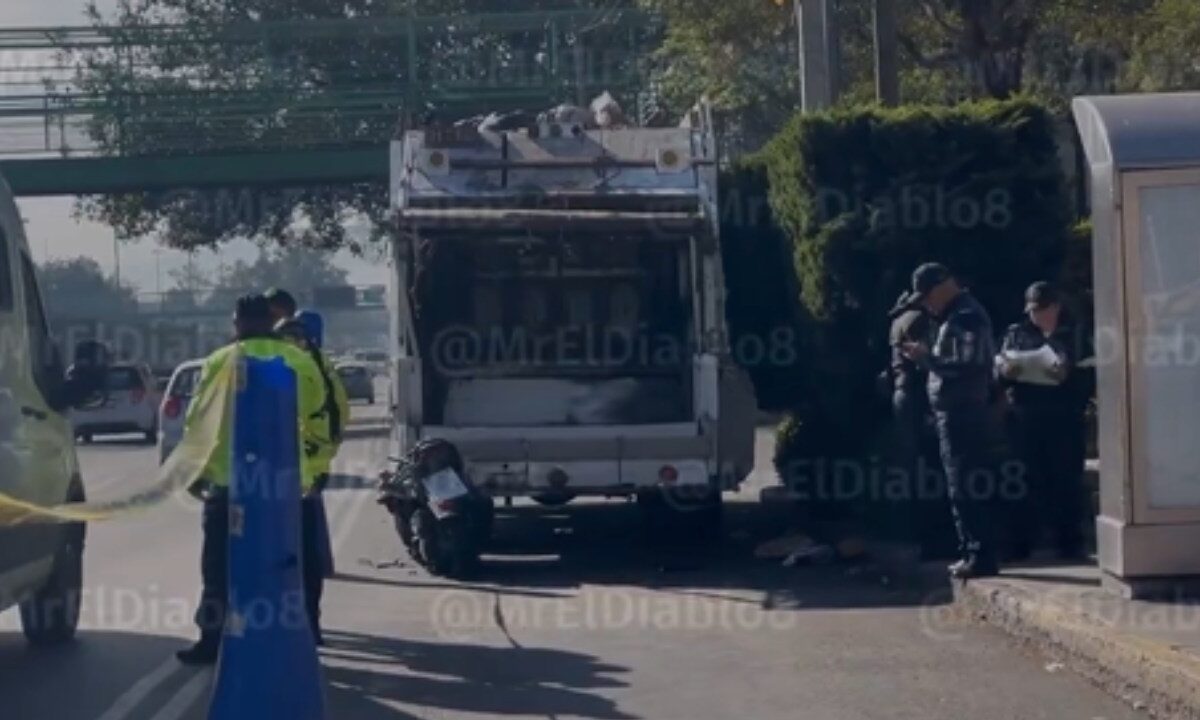 Un motociclista falleció tras impactarse contra un camión recolector de basura.