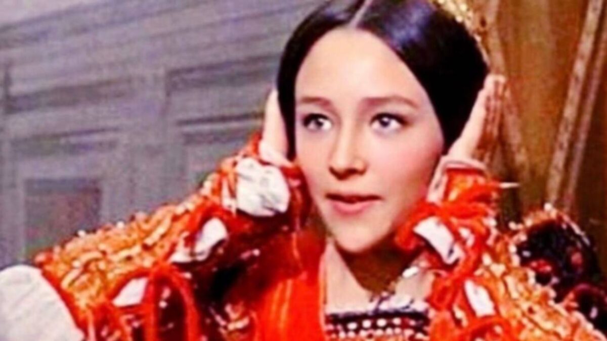 De acuerdo con un comunicado, la actriz Olivia Hussey murió “en casa rodeada de sus seres queridos”. 