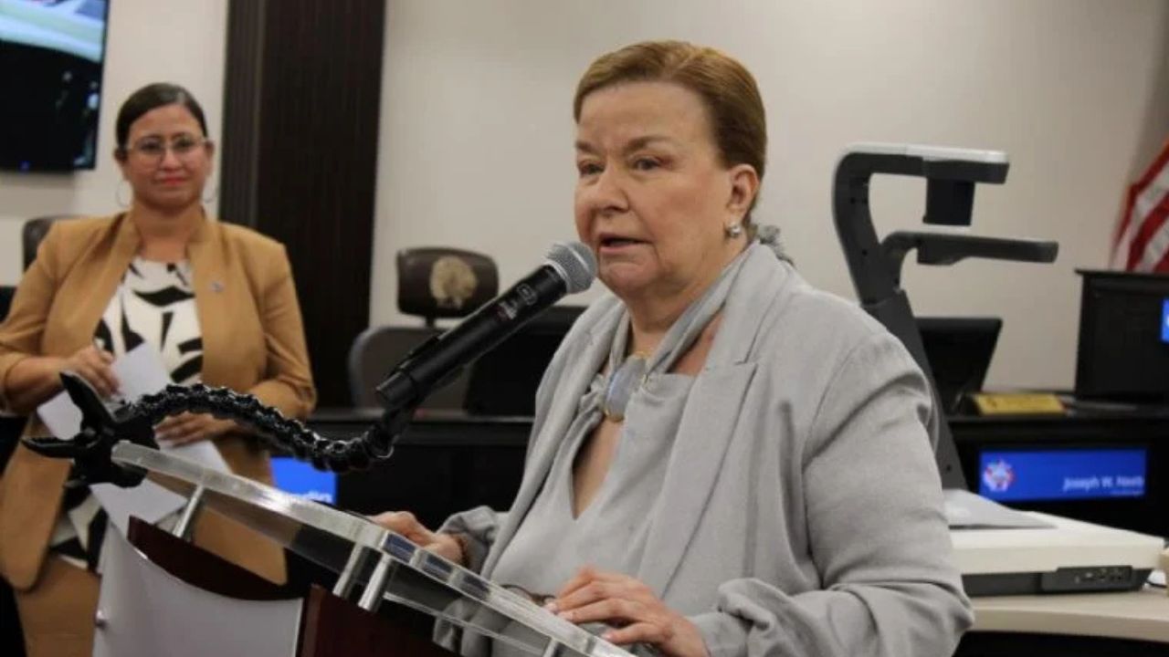 Medalla Belisario Domínguez a Ninfa Deánfar