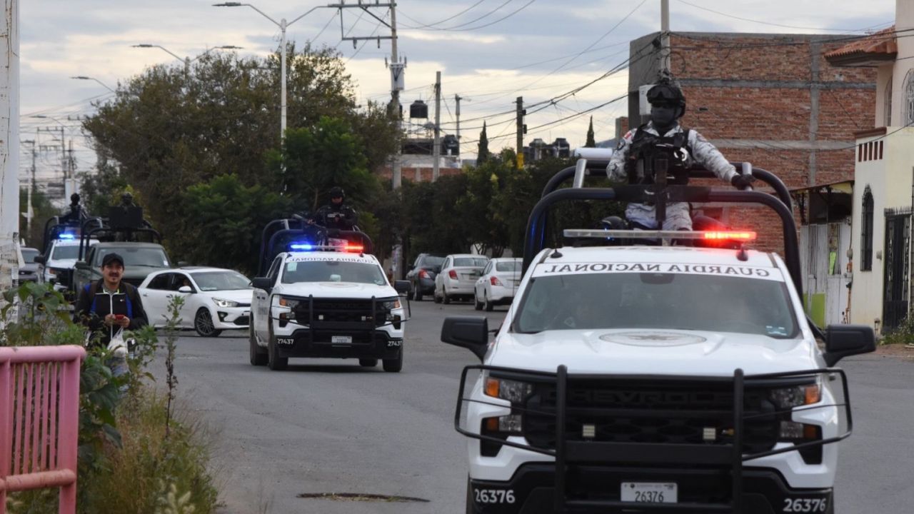 La Fiscalía veracruzana detuvo a 13 policías estatales por su probable participación en el delito de desaparición forzada de personas.