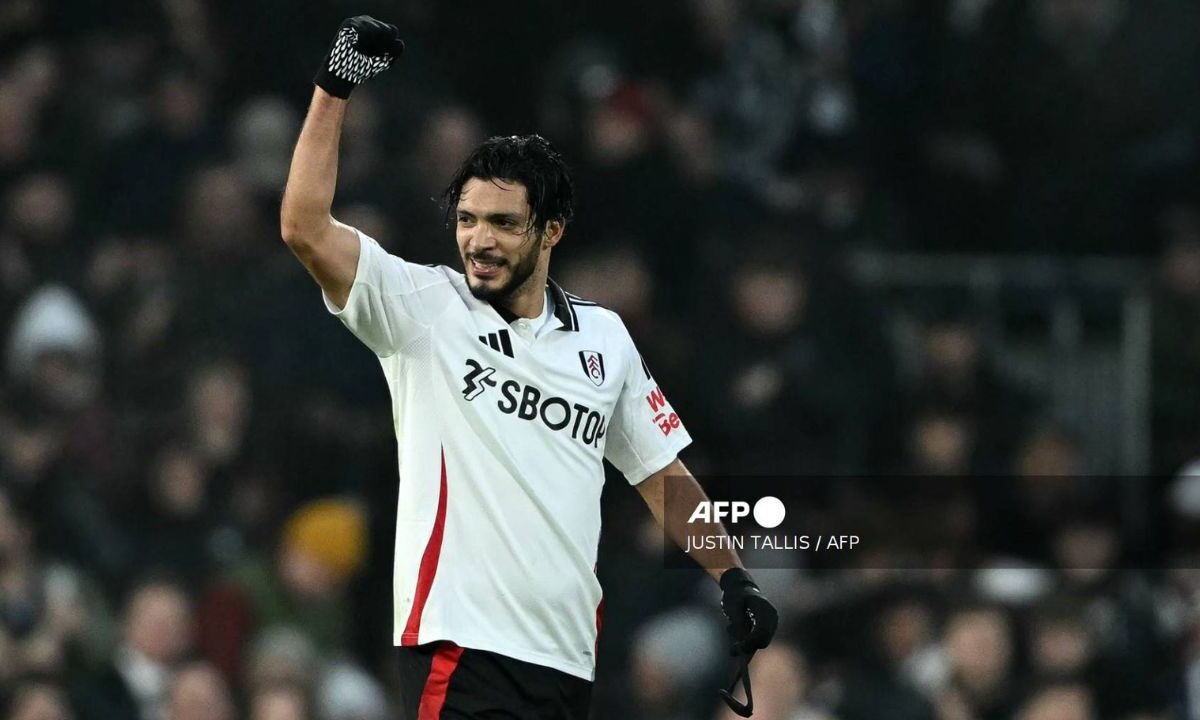 Raúl Jiménez marca gol con el Fulham