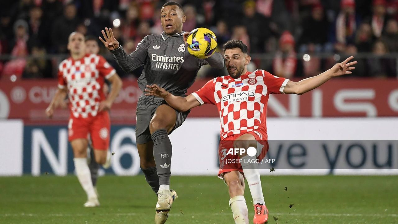 Real Madrid sacó una victoria en su visita a Girona, con goles de sus estrellas Jude Bellingham y Kylian Mbappé, que lo acercan a liderato.