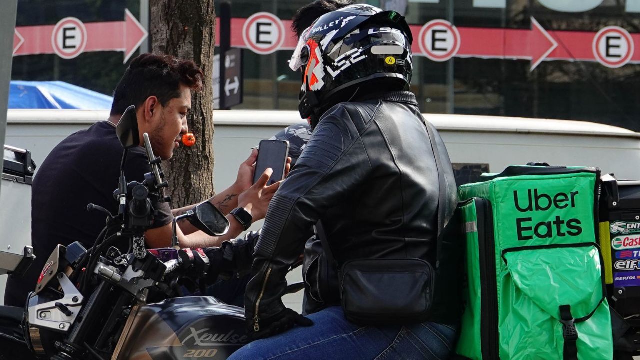 Con 113 votos a favor, el Senado aprobó la reforma para regular el trabajo en plataformas digitales, que beneficiará a 658 mil empleados.