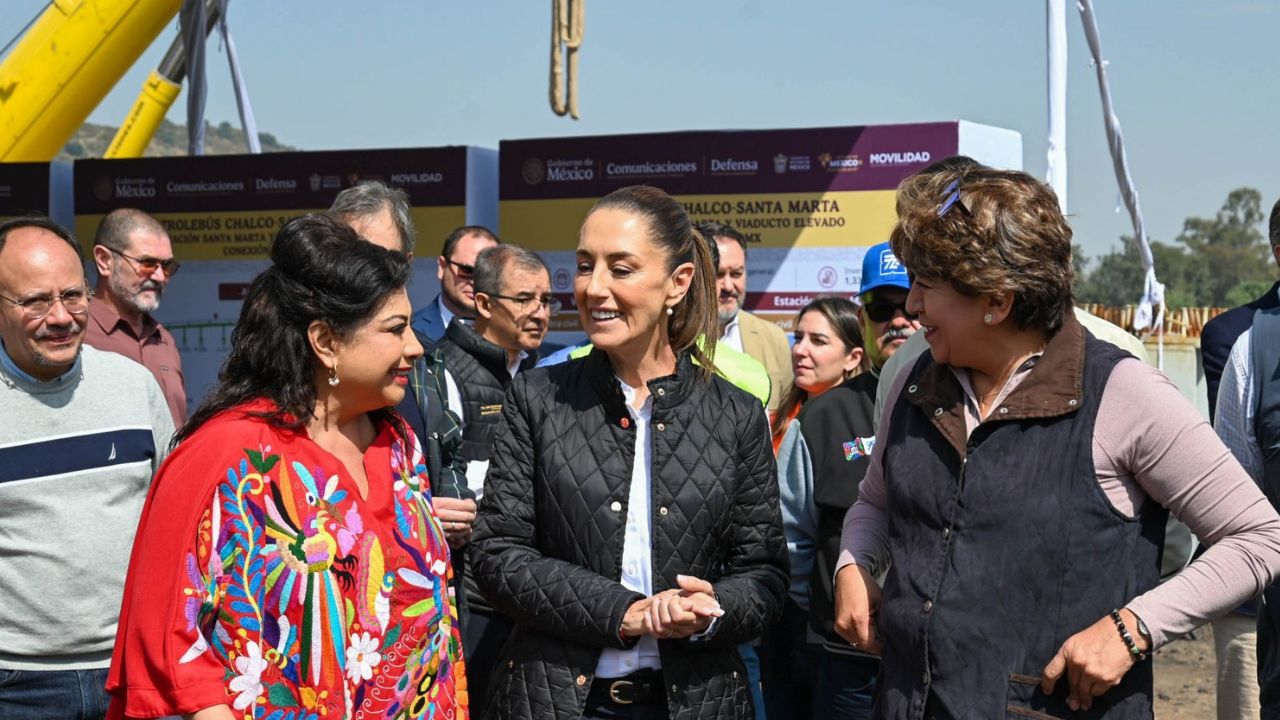 Claudia Sheinbaum revisando el trolebús Chalco - Santa Martha el pasado mes de noviembre.