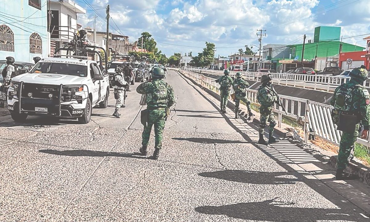 Ayer, se registró un fuerte operativo en la colonia Agustina Ramírez; extraoficialmente se menciona el intento de detener a dos personas.