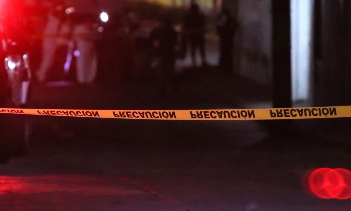 Cinta policiaca resguarda escena de homicidios.