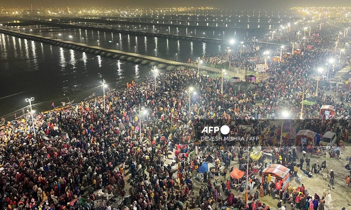 Festival religioso Maha Kumbh Mela termina en estampida humana