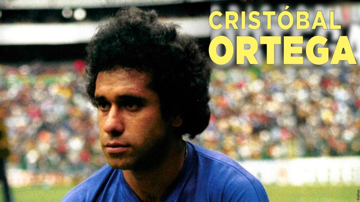 Cristóbal Ortega fue debutado por el entrenador José Antonio Roca en 1974 con el equipo azulcrema.