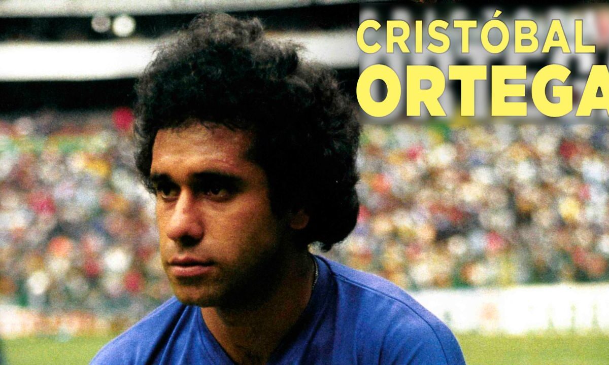 Cristóbal Ortega fue debutado por el entrenador José Antonio Roca en 1974 con el equipo azulcrema.