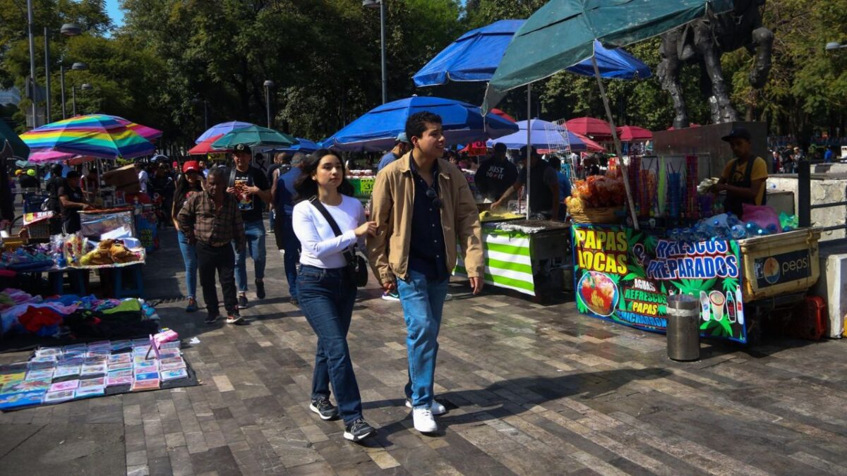 Clara Brugada, jefa de gobierno de la CDMX, dijo que los espacios públicos, como la Alameda Central, quedarán libres del ambulantaje.