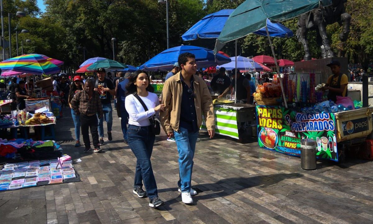 Clara Brugada, jefa de gobierno de la CDMX, dijo que los espacios públicos, como la Alameda Central, quedarán libres del ambulantaje.