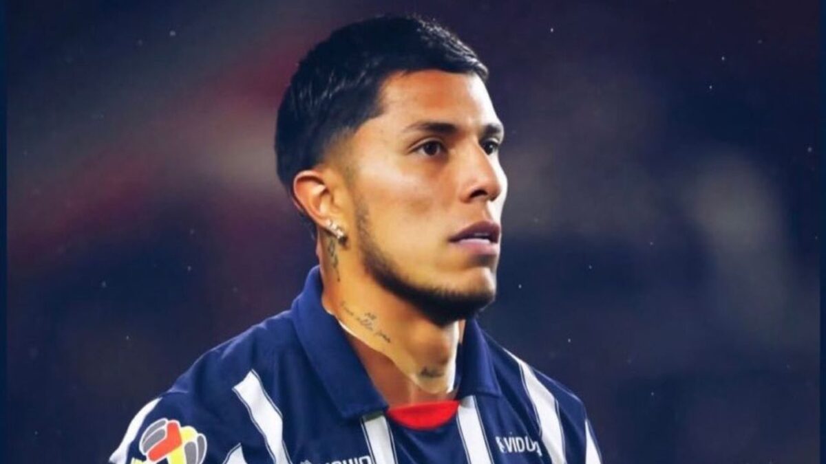 Rayados de Monterrey informaron que Carlos Salcedo sufrió rotura de ligamento cruzado.