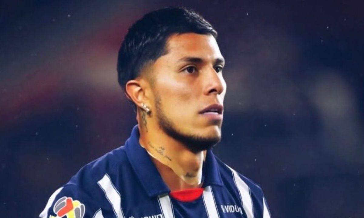 Rayados de Monterrey informaron que Carlos Salcedo sufrió rotura de ligamento cruzado.