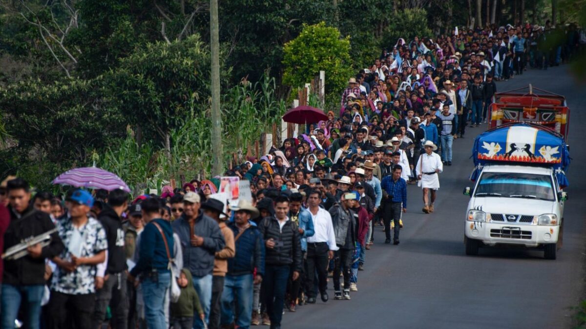 Miles de feligreses marcharon por la paz y por justicia en Chenalhó, Chiapas.