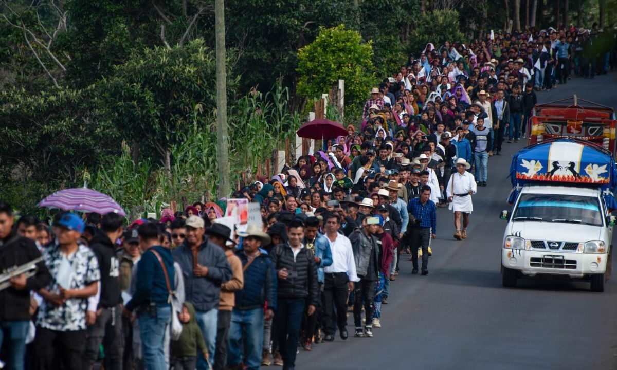 Miles de feligreses marcharon por la paz y por justicia en Chenalhó, Chiapas.