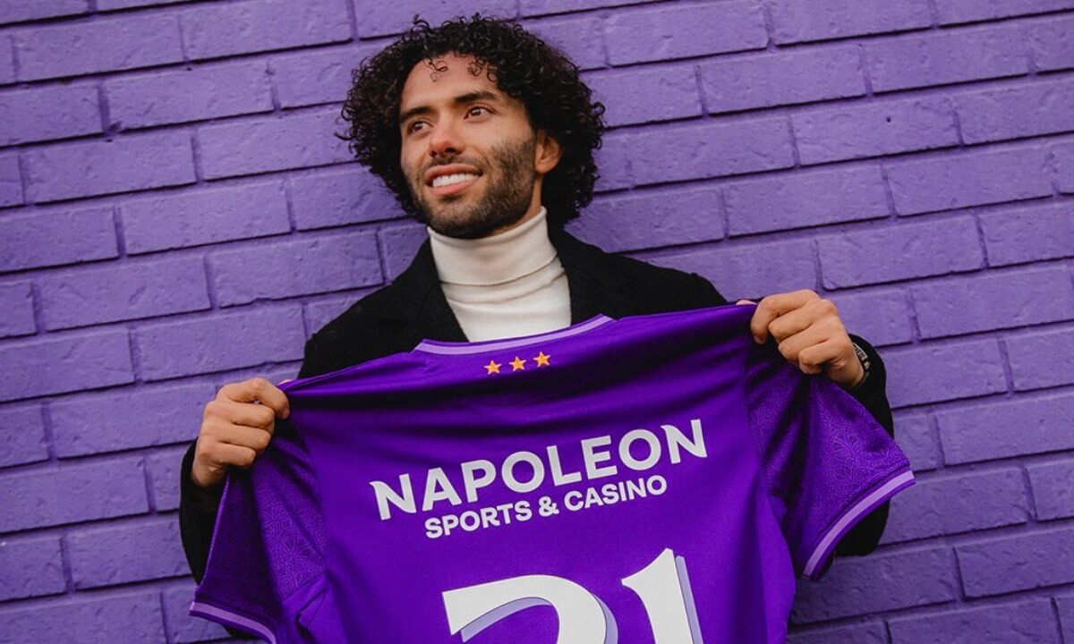 El 'Chino' Huerta fue presentado por el Anderlecht el 10 de enero de 2025