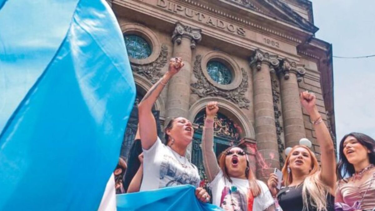 Mujeres trans y colectivos celebraron en las calles. Congreso CDMX les reconocerá con medalla.