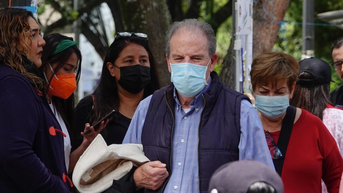 Personas portando el cubrebocas para protegerse del Covid-19.