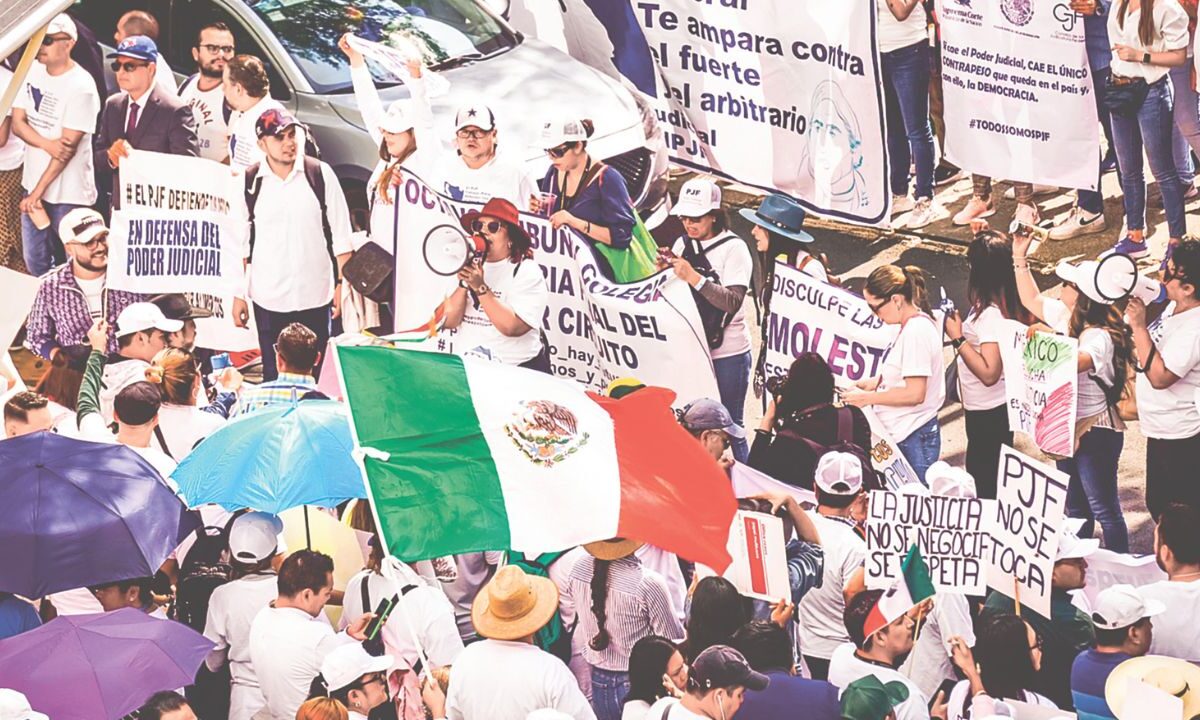 Pese a las diversas protestas en varios puntos del país, la reforma judicial fue avalada por la cual jueces, ministros y magistrados serán elegidos por voto popular.