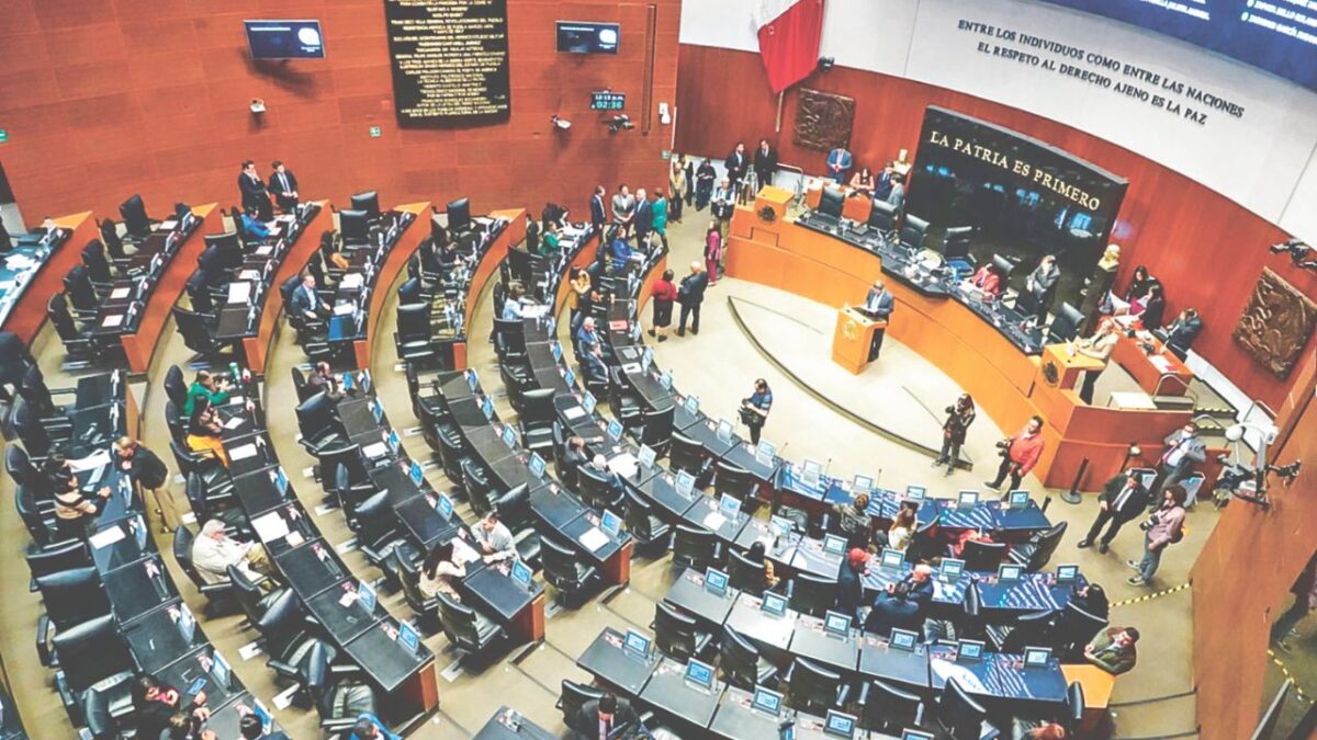 En Senado, crean comisiones y recompensan a los traidores