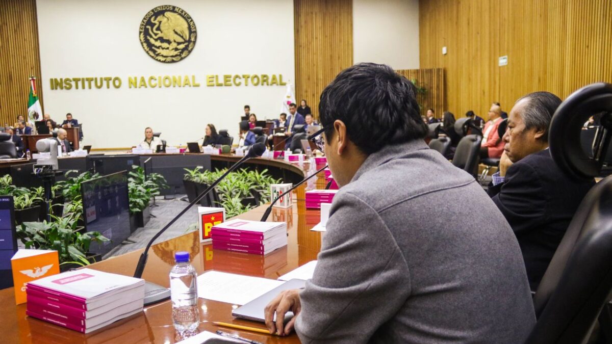 En una sesión extraordinaria el Instituto electoral avaló pedir más recursos para la contratación de más de 45 mil supervisores y capacitadores.