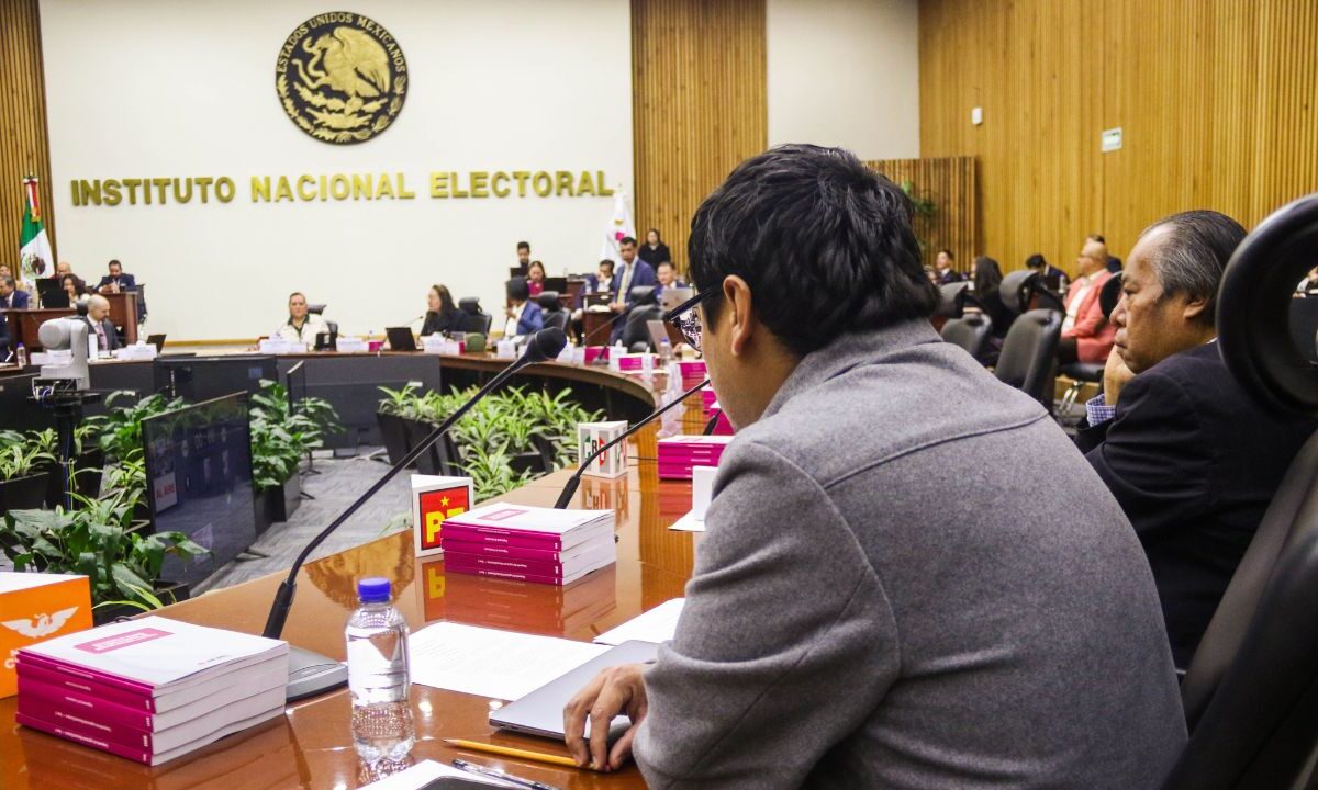 En una sesión extraordinaria el Instituto electoral avaló pedir más recursos para la contratación de más de 45 mil supervisores y capacitadores.