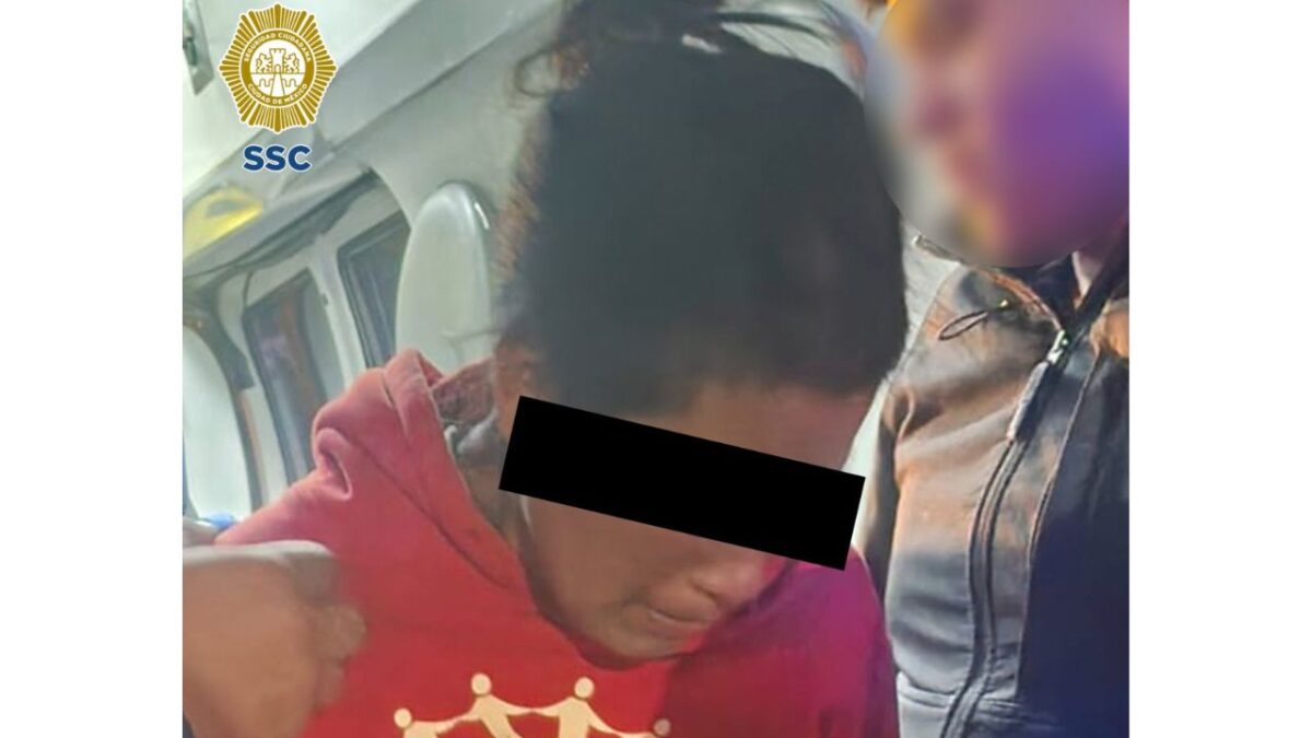 Mujer detenida en aparente situación vulnerable que ingresó a una cafetería de la Condesa y amenazó con un cuchillo