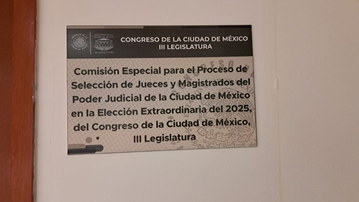 En el primer día de las inscripciones de los aspirantes a la elección del Poder Judicial, la oficina de registros, ubicada en el Congreso local lució desolada.