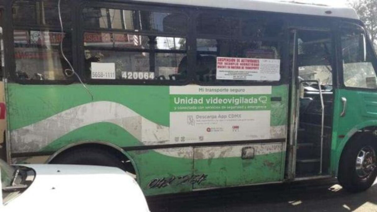 Unidad del transporte público de la Ciudad de México (CDMX), operada por microbusero.