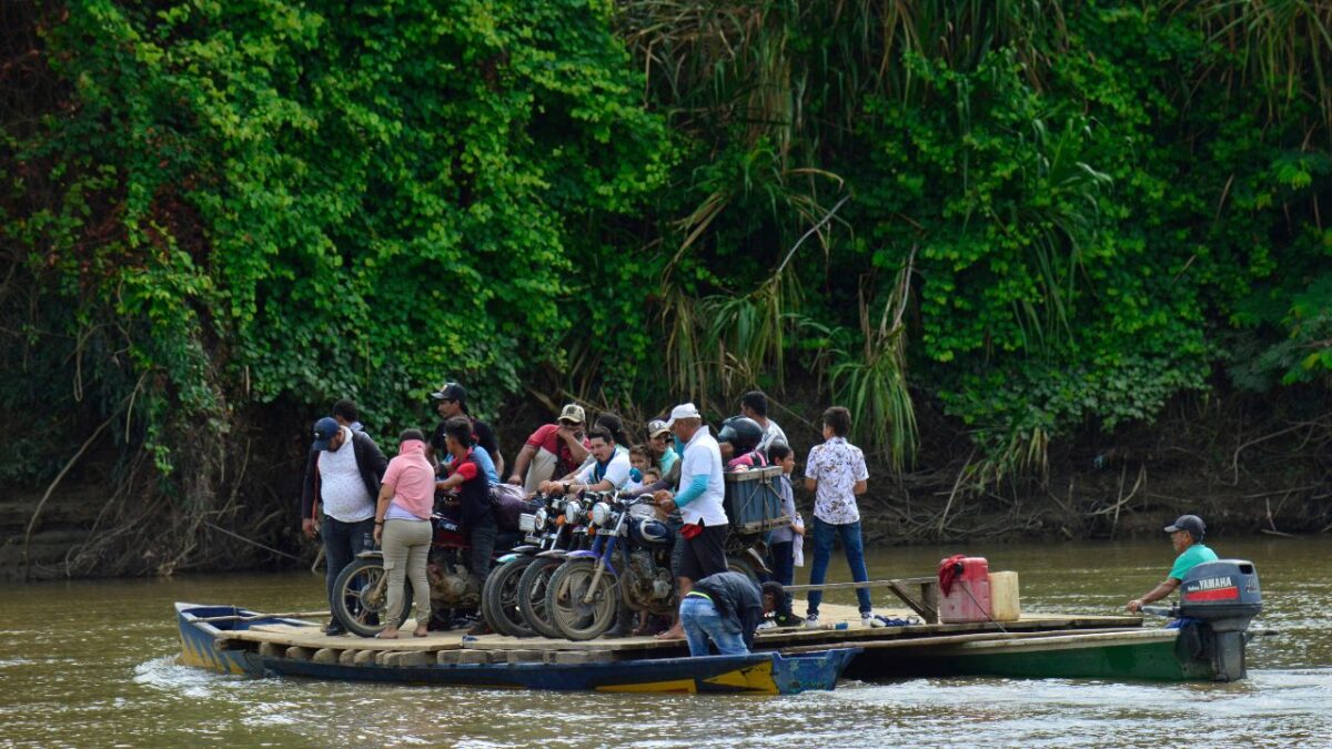 Mientras las autoridades colombianas refuerzan la seguridad, los desplazados continúan en una situación de extrema vulnerabilidad.