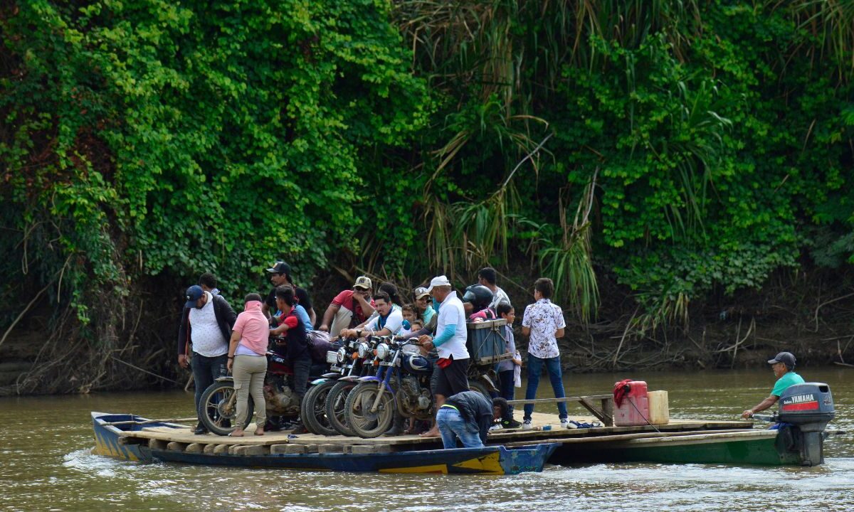 Mientras las autoridades colombianas refuerzan la seguridad, los desplazados continúan en una situación de extrema vulnerabilidad.