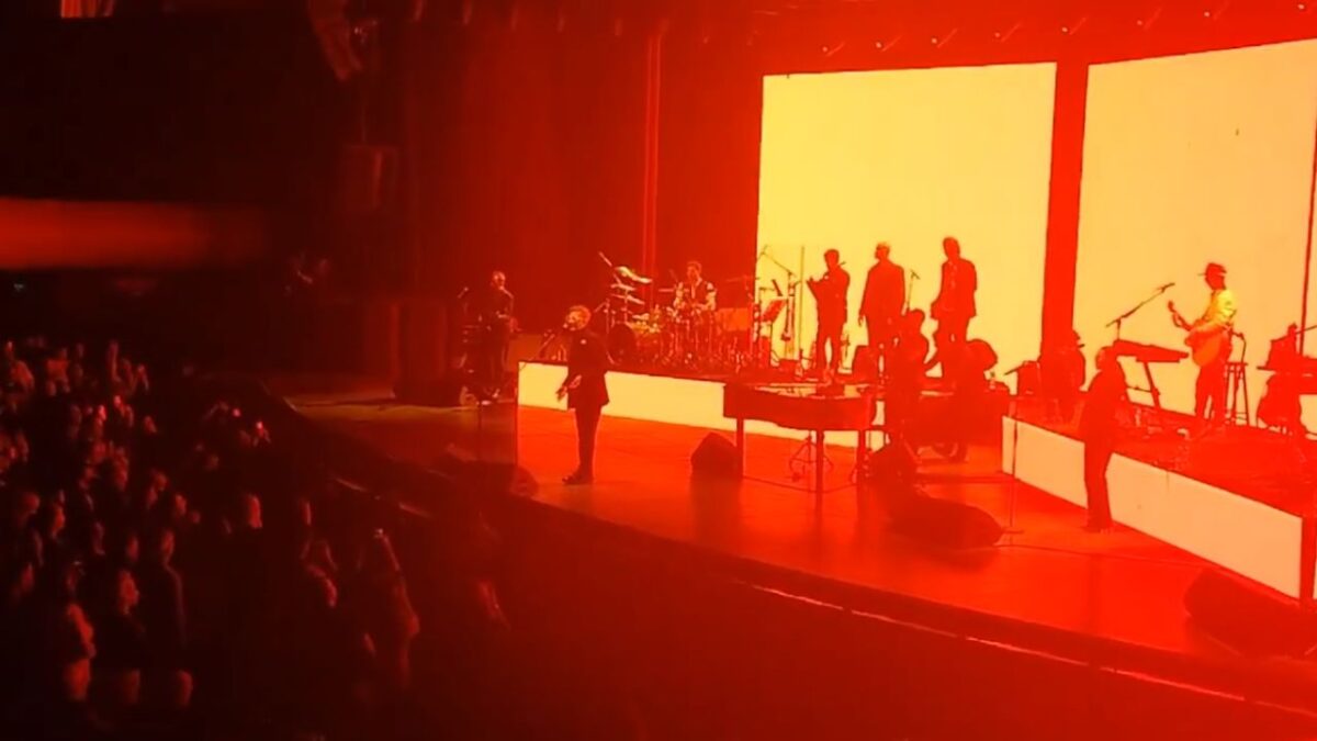 Fito Páez en su presentación desde el Auditorio Nacional, en la CDMX.