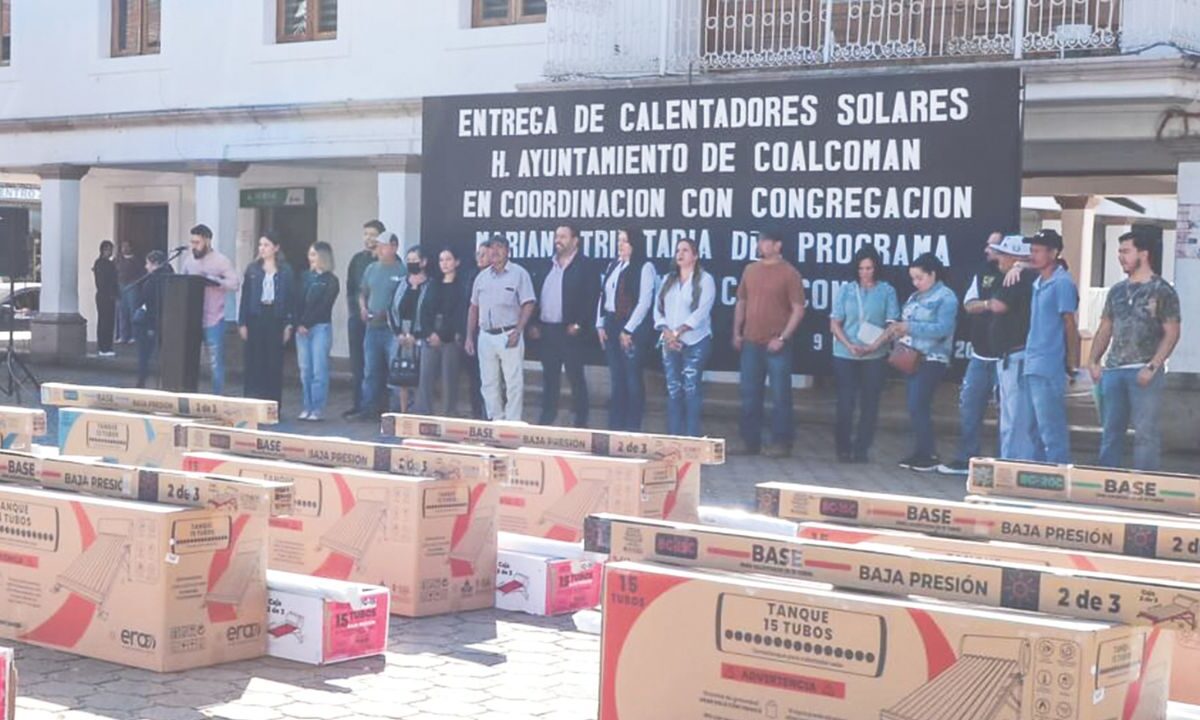 La edil Anavel Ávila apareció en un acto público en Coalcomán ayer.