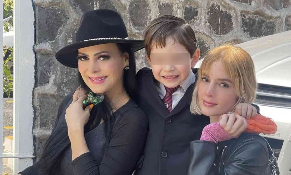 Fotografía de Maribel Guardia, José Julián e Imelda Tuñón.