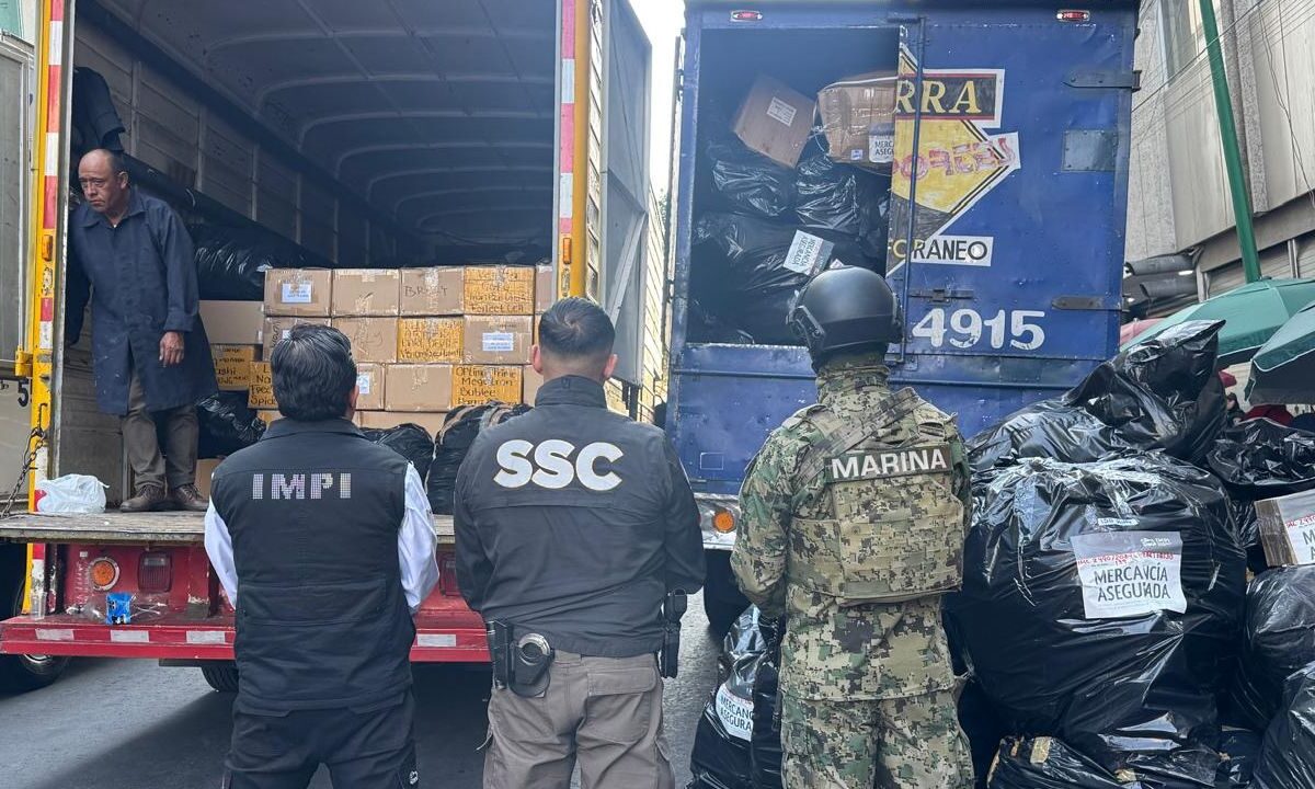 Elementos de la SSC, IMPI y Marina aseguraron 95 celulares así como 20 controles de videojuegos en penales de la CDMX.