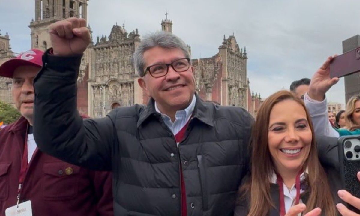 El coordinador de los diputados federales de Morena, Ricardo Monreal, asistió al Zócalo de la Ciudad de México.