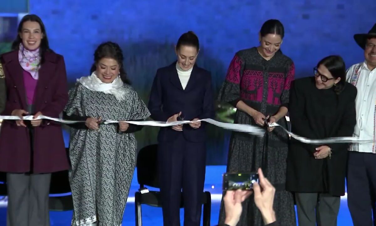 La presidenta Claudia Sheinbaum cortó el listón para reinaugurar el segundo piso del Museo Nacional de Antropología.