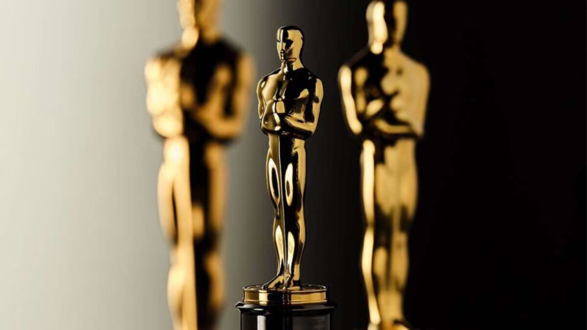 Estatuilla dorada que recibirán los ganadores en las nominaciones de los Premios Oscar 2025.