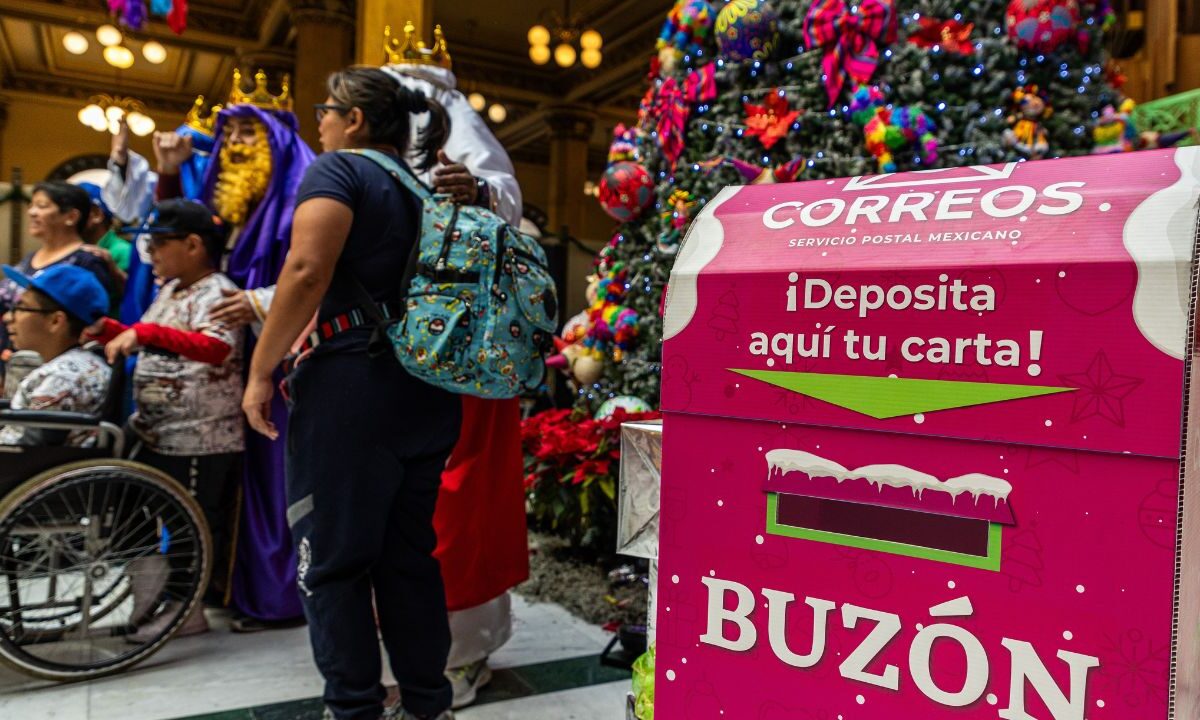 Una vez que las niñas y niños realizan y depositan sus pliegos petitorios, se pueden tomar una foto con los reyes