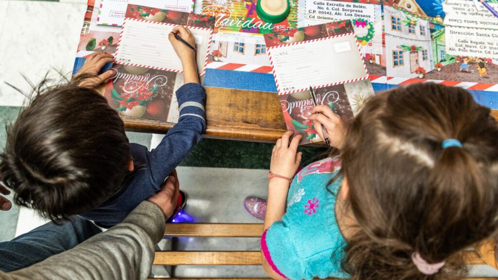 25 pesos cuesta el paquete de envío de cartas para los Reyes Magos, el cual es pagado en el Palacio Postal