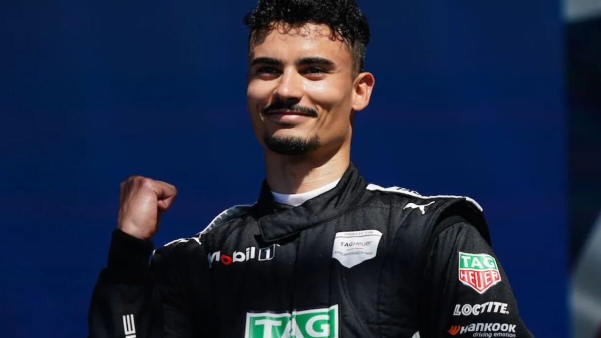 El piloto alemán Pascal Wehrlein de Porsche logra el mejor crono para arrancar en la primera posición para el E-Prix.