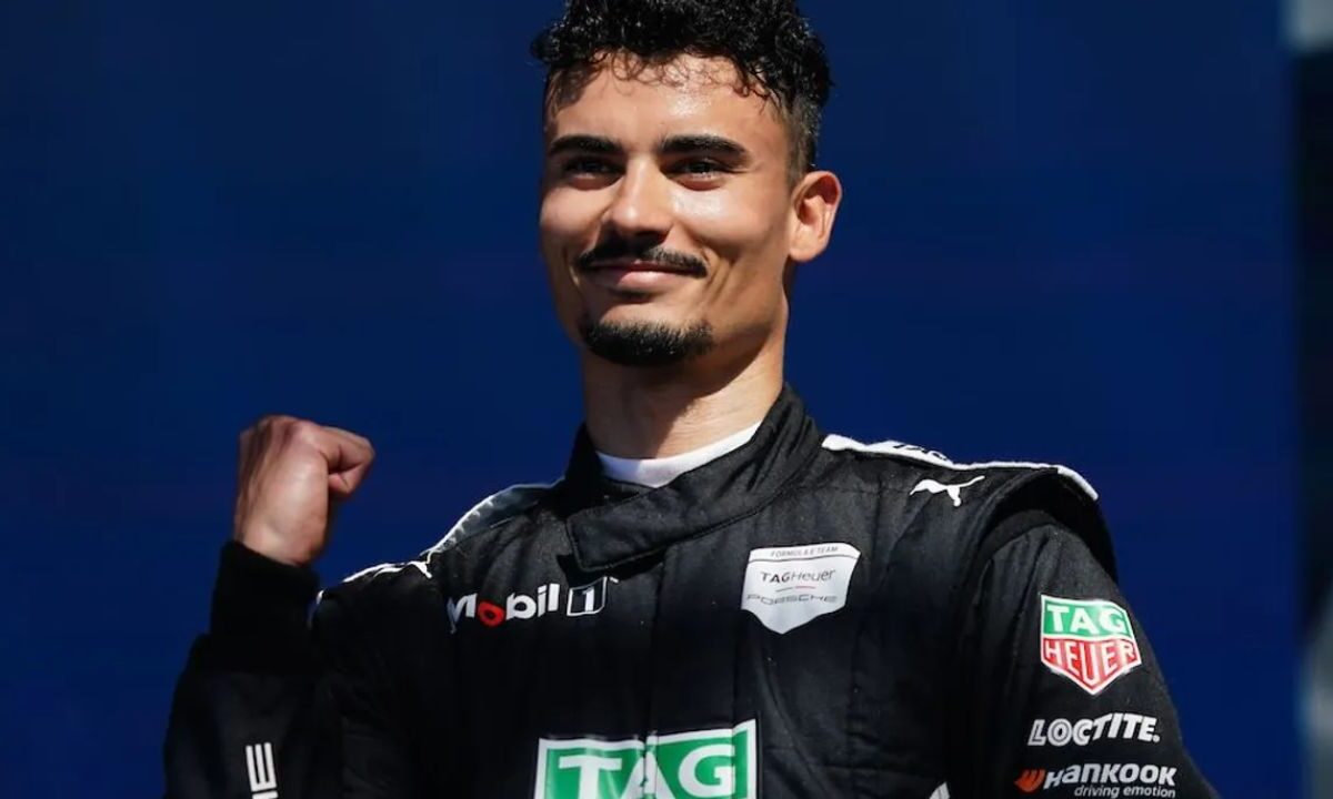 El piloto alemán Pascal Wehrlein de Porsche logra el mejor crono para arrancar en la primera posición para el E-Prix.