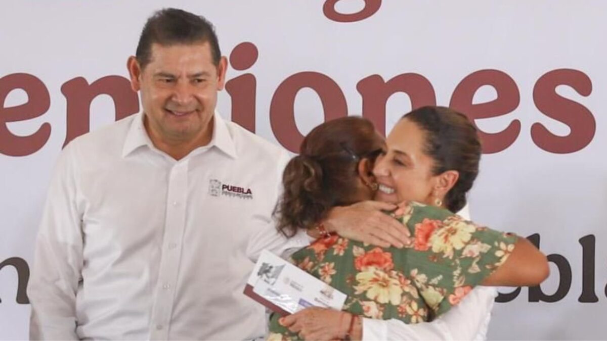 Alejandro Armenta, gobernador de Puebla y Claudia Sheinbaum, presidenta de México.