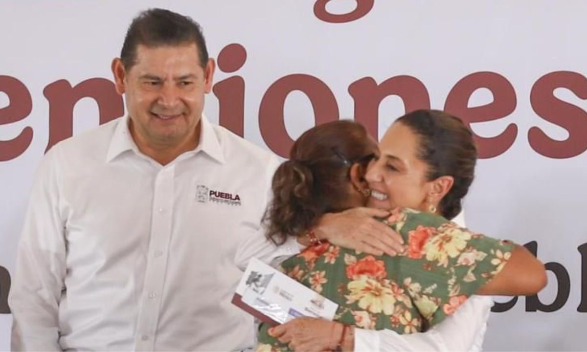 Alejandro Armenta, gobernador de Puebla y Claudia Sheinbaum, presidenta de México.