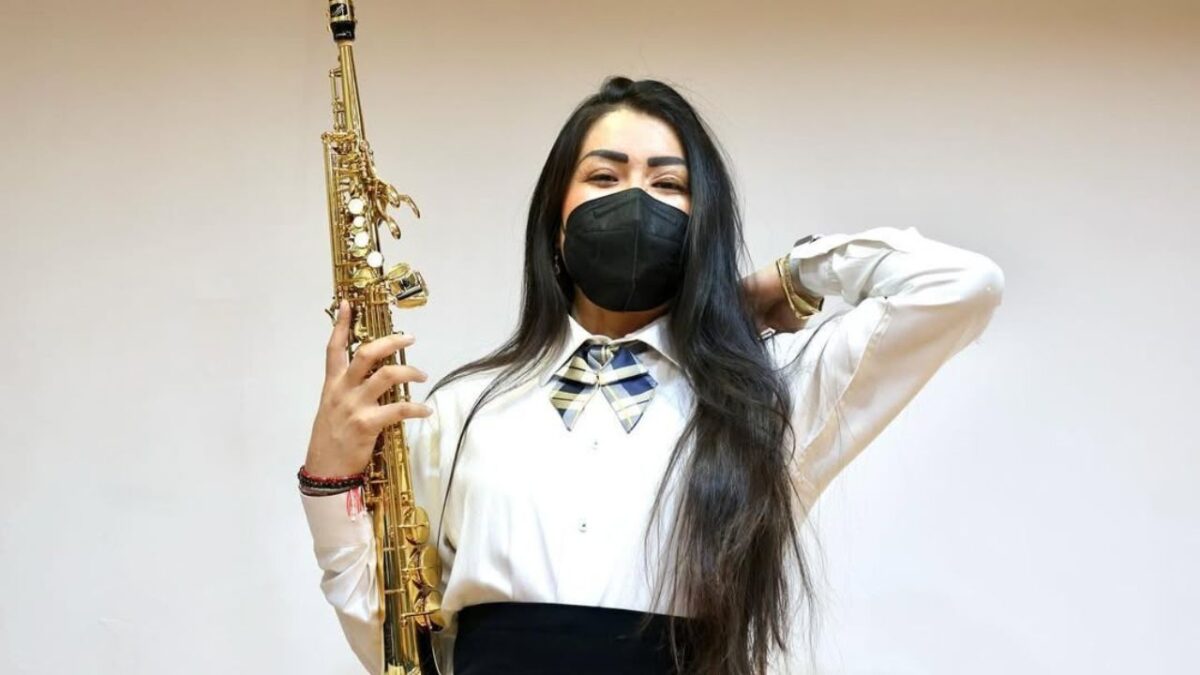 María Elena Ríos, la saxofonista que protagonizó una nueva pelea