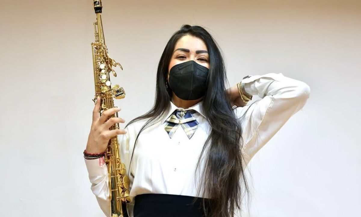 María Elena Ríos, la saxofonista que protagonizó una nueva pelea