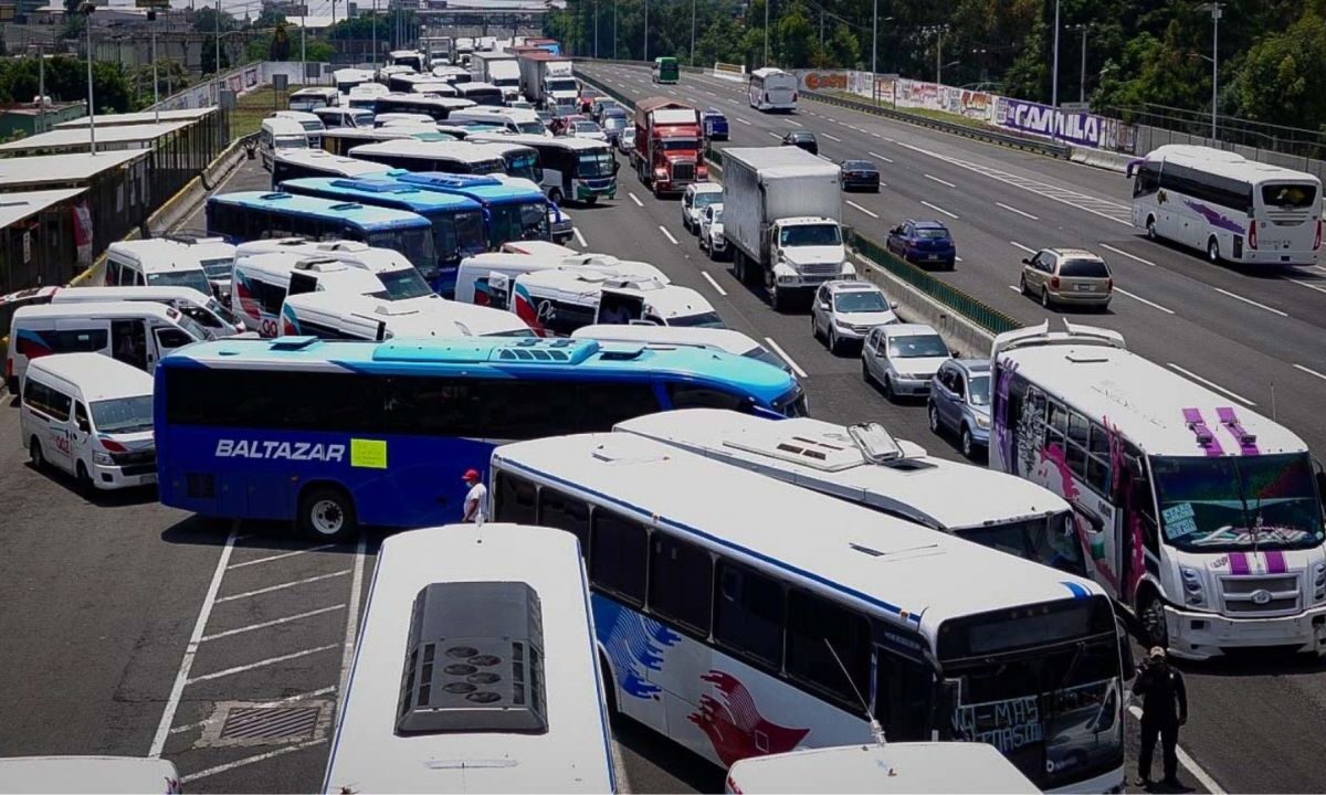 Transportistas anuncia bloqueos en accesos a la Ciudad de México.