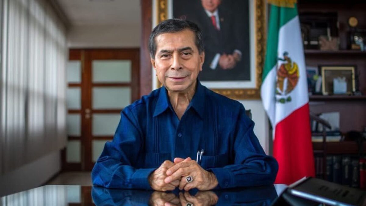 Foto: Carlos García Méndez, rector y fundador de la Universidad de Xalapa.