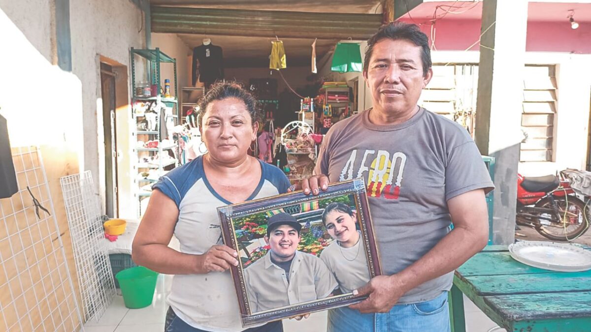 Los padres del yucateco Miler temen por su situación migratoria.