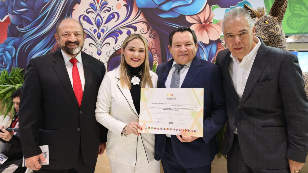 El gobernador recibió el reconocimiento de Yucatán como Capital Iberoamericana de la Gastronomía.